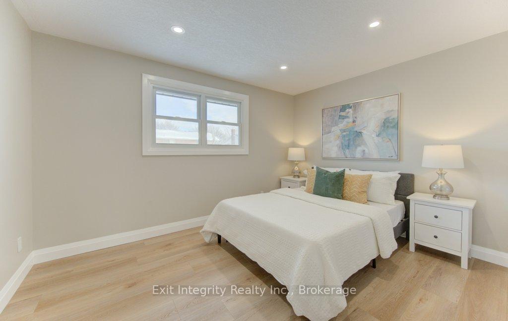 Photo 20 of 402 Heritage Drive, Kitchener — HOMEH