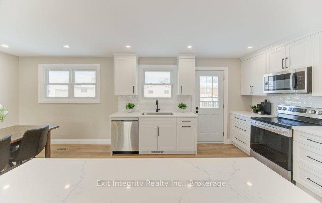 Photo 34 of 402 Heritage Drive, Kitchener — HOMEH