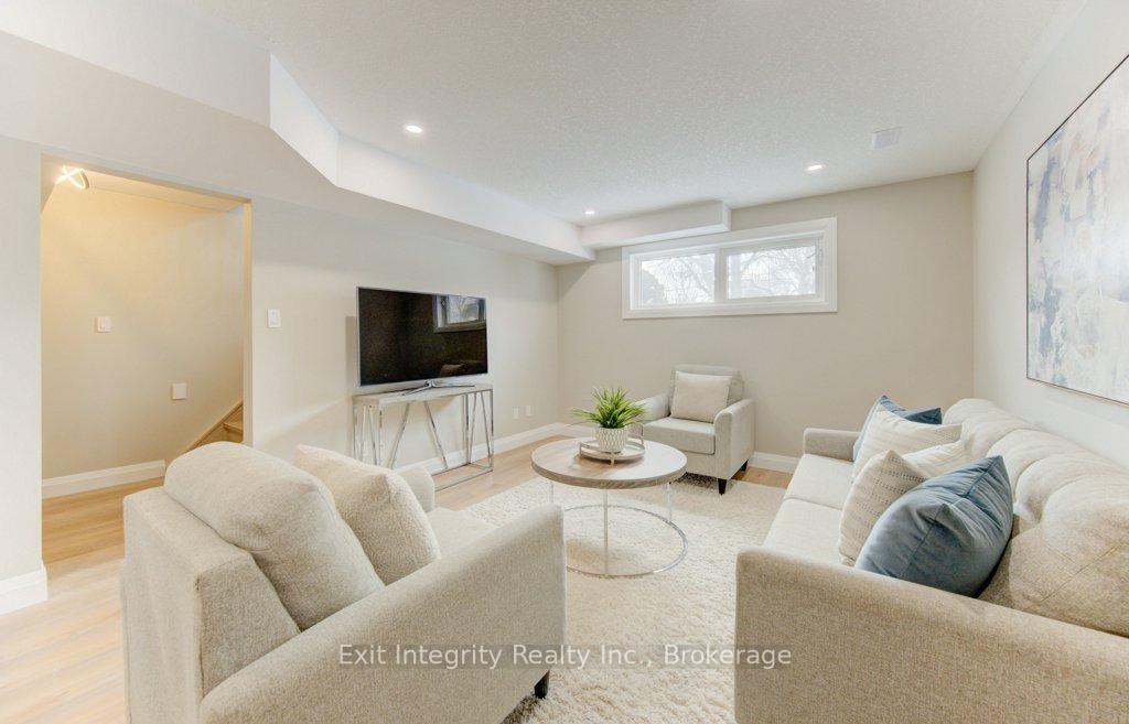 Photo 21 of 402 Heritage Drive, Kitchener — HOMEH