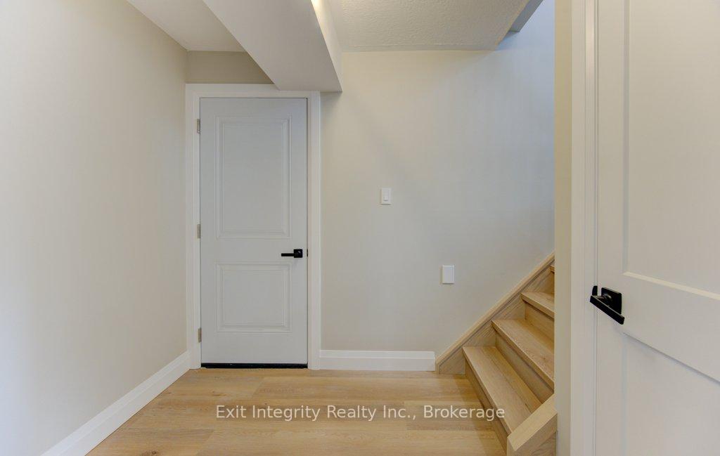 Photo 25 of 402 Heritage Drive, Kitchener — HOMEH