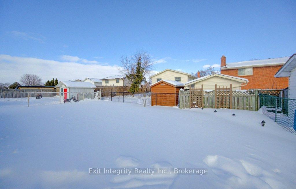 Photo 27 of 402 Heritage Drive, Kitchener — HOMEH