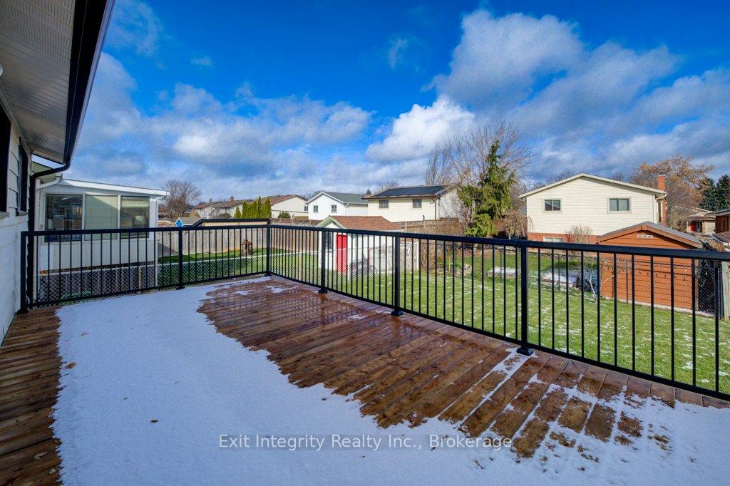 Photo 31 of 402 Heritage Drive, Kitchener — HOMEH