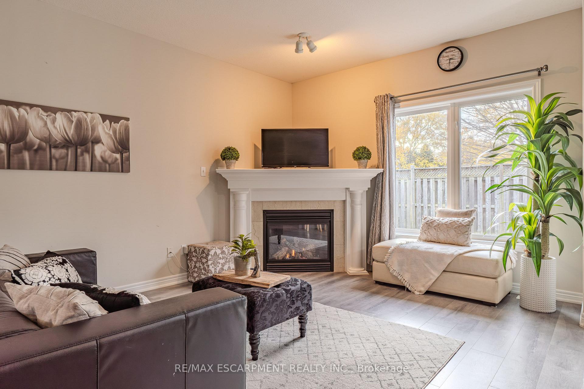 Photo 3 of 11 Irongate Drive, Brant, Paris — HOMEH