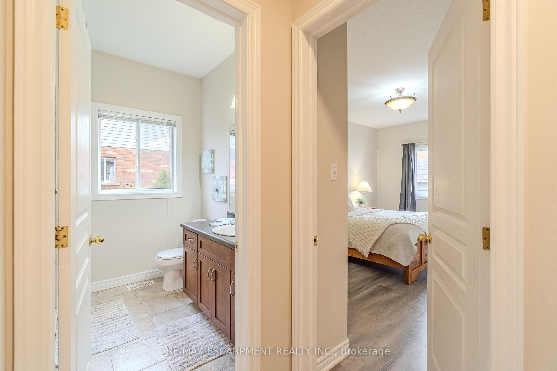 Photo 8 of 11 Irongate Drive, Brant, Paris — HOMEH