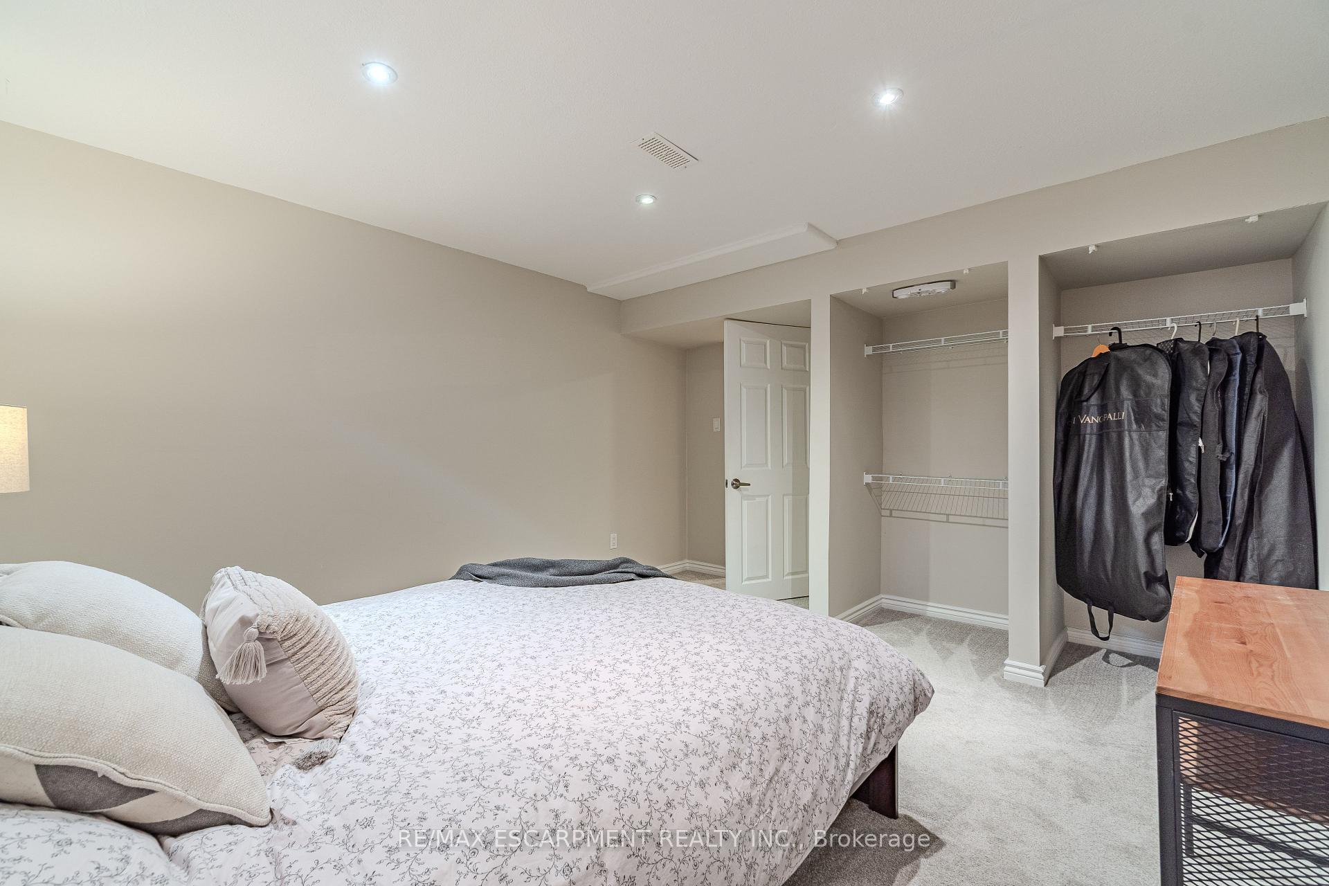 Photo 11 of 11 Irongate Drive, Brant, Paris — HOMEH