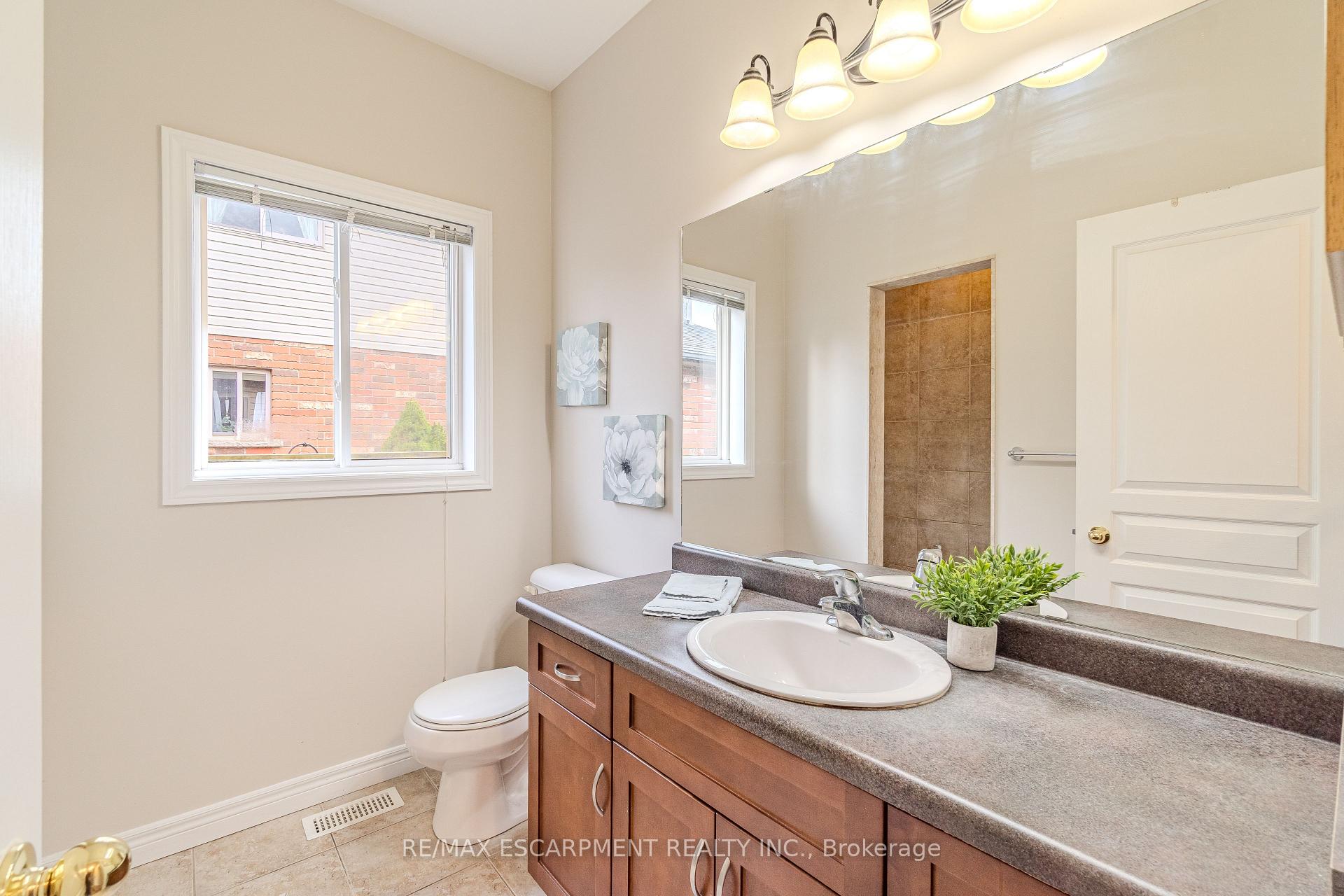 Photo 12 of 11 Irongate Drive, Brant, Paris — HOMEH