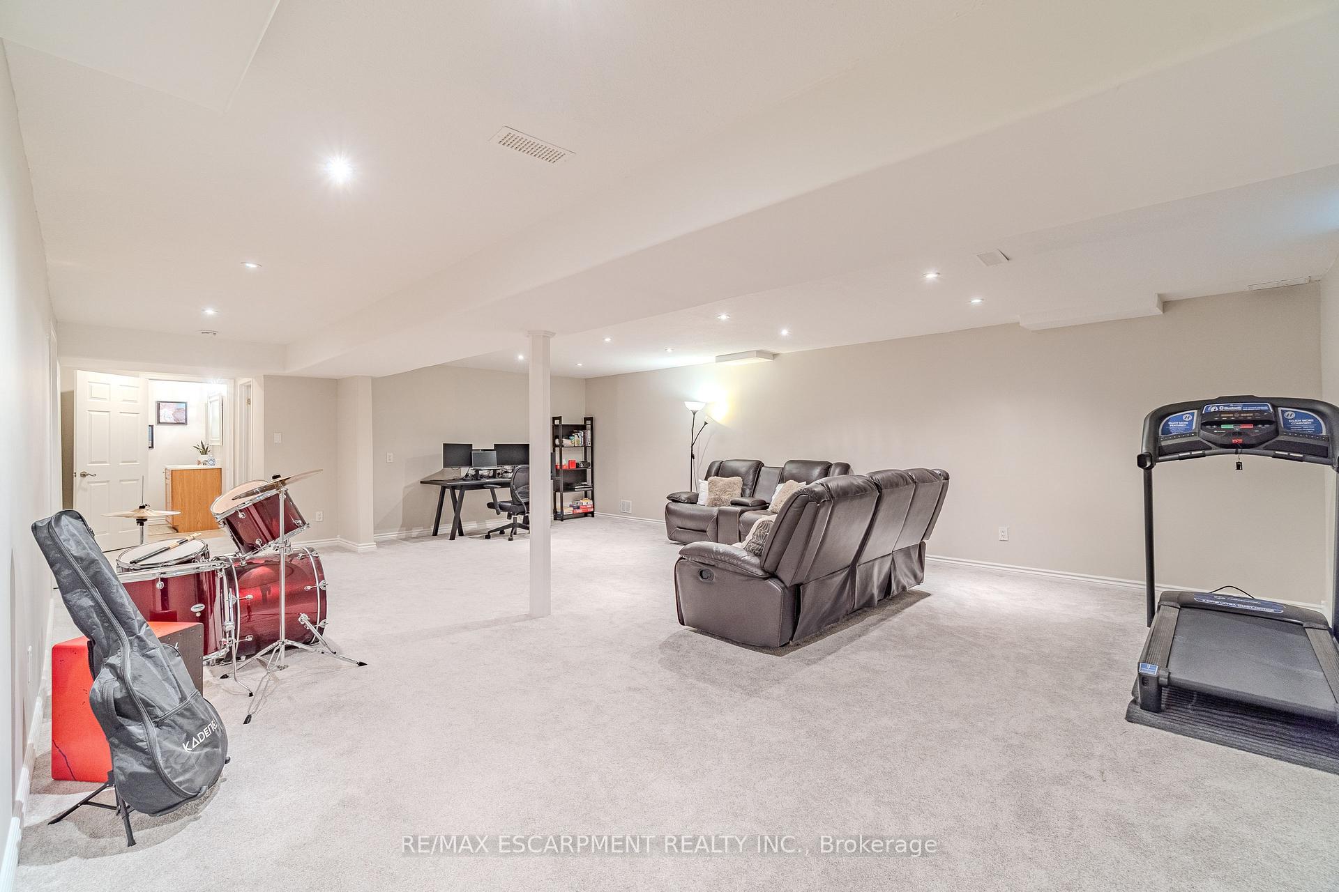 Photo 15 of 11 Irongate Drive, Brant, Paris — HOMEH