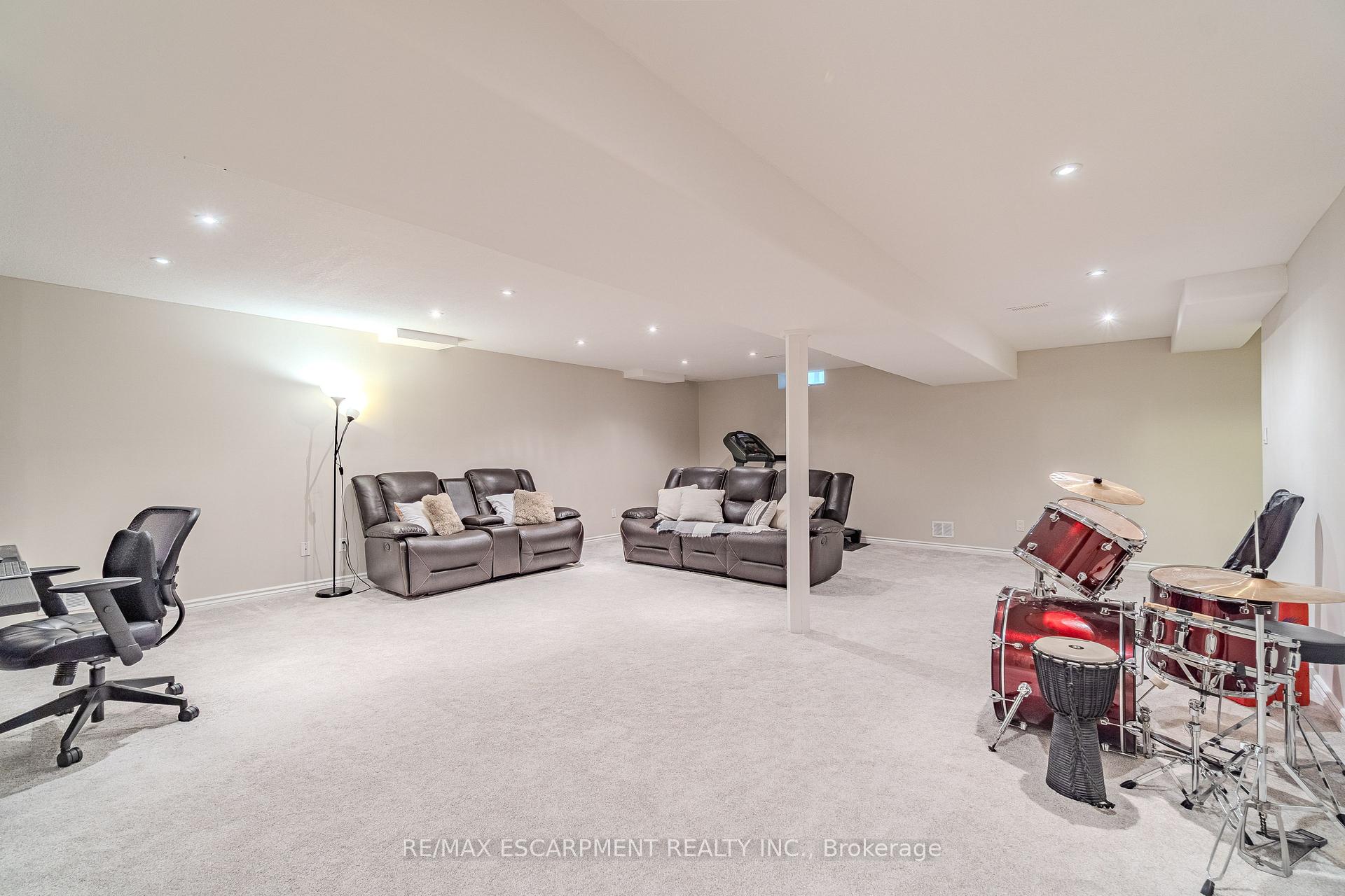 Photo 17 of 11 Irongate Drive, Brant, Paris — HOMEH