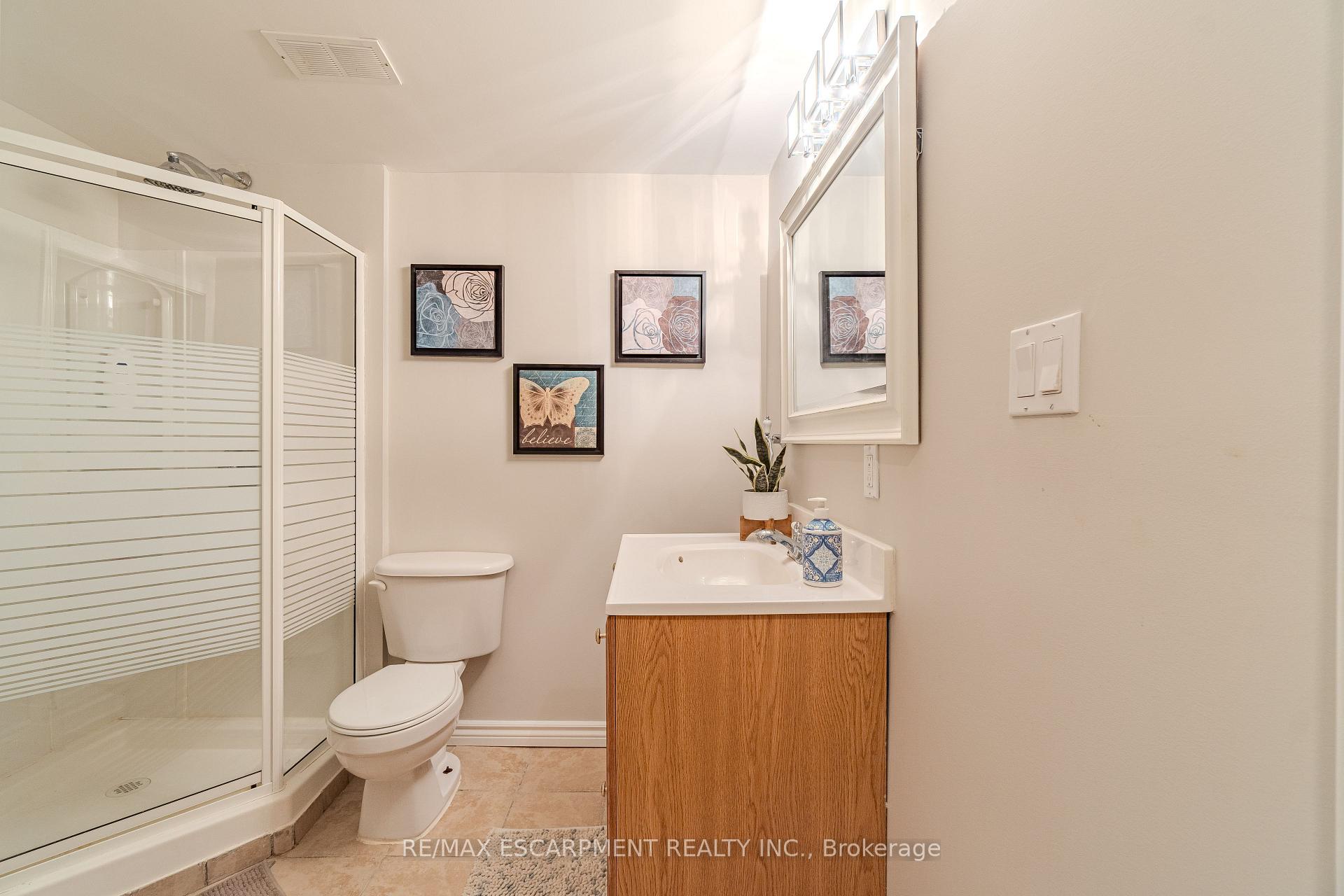Photo 18 of 11 Irongate Drive, Brant, Paris — HOMEH