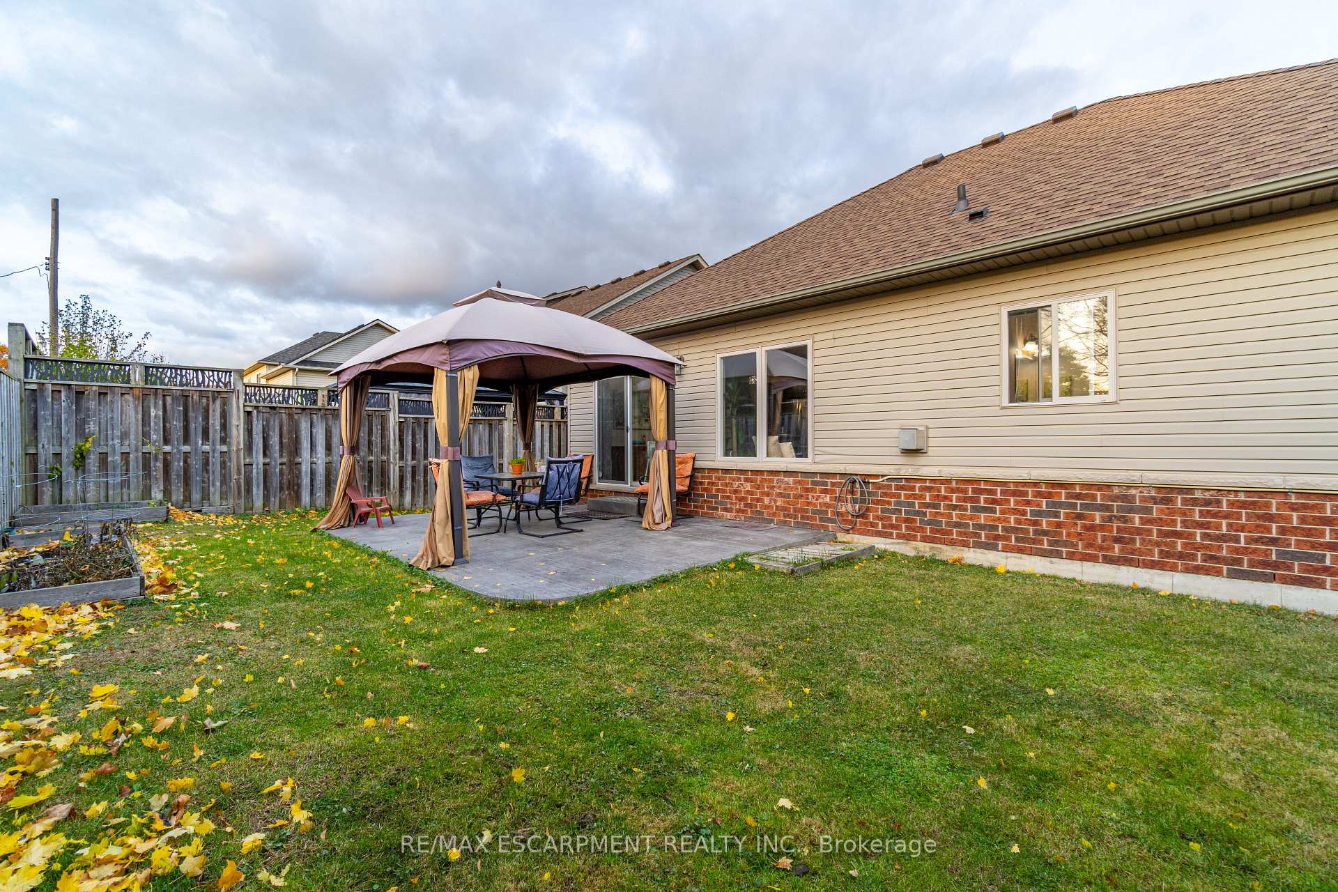 Photo 22 of 11 Irongate Drive, Brant, Paris — HOMEH