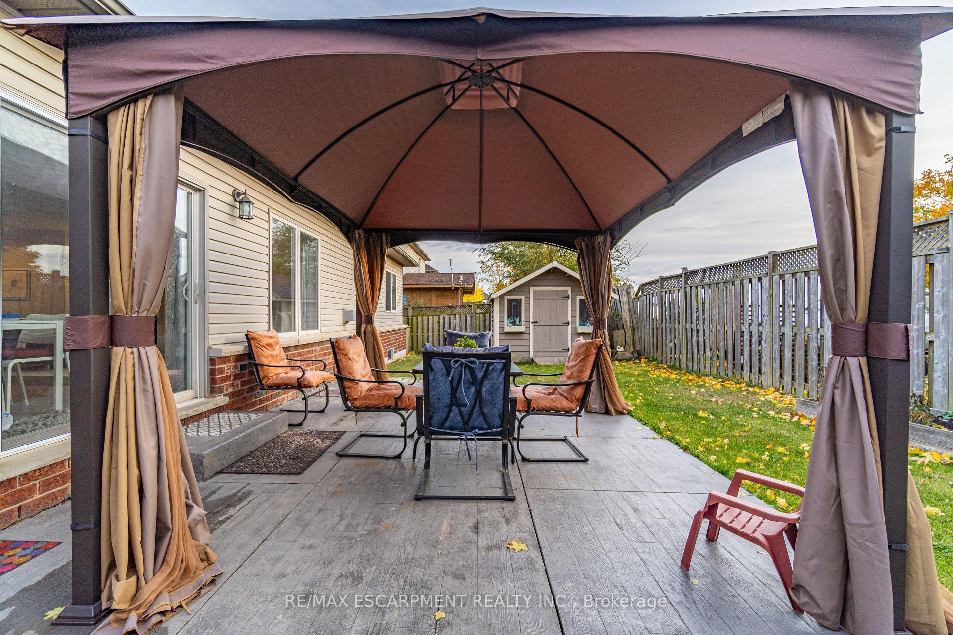 Photo 21 of 11 Irongate Drive, Brant, Paris — HOMEH