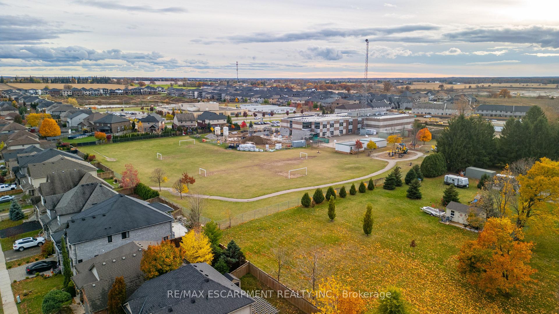 Photo 24 of 11 Irongate Drive, Brant, Paris — HOMEH