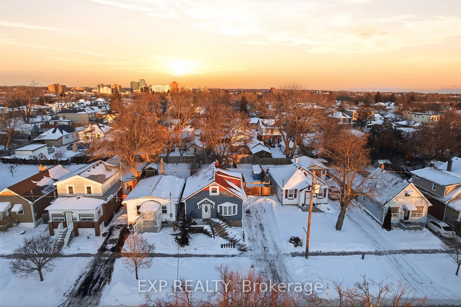 Photo 3 of 77 Westmount Street, Oshawa, Vanier — HOMEH