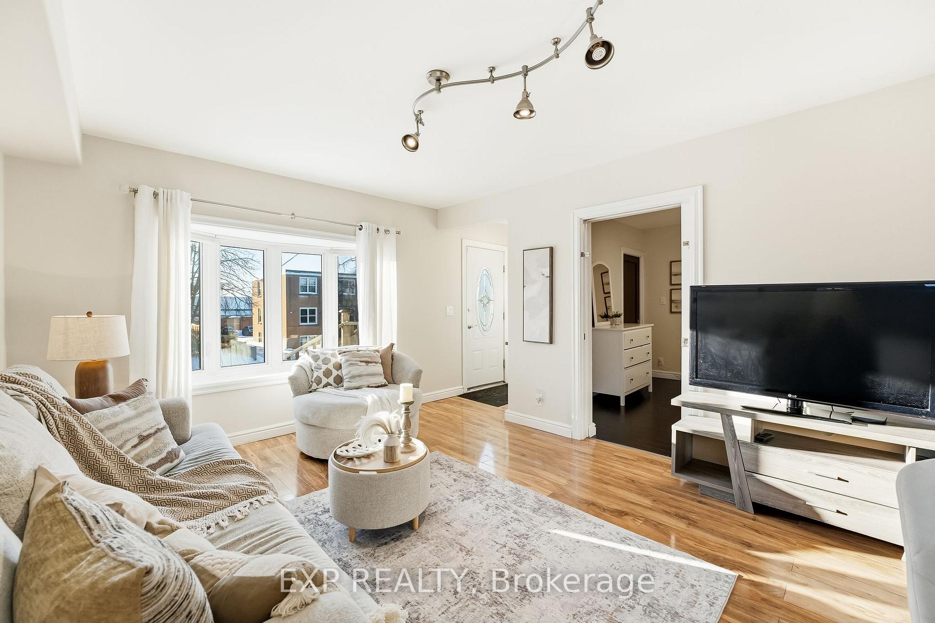 Photo 10 of 77 Westmount Street, Oshawa, Vanier — HOMEH