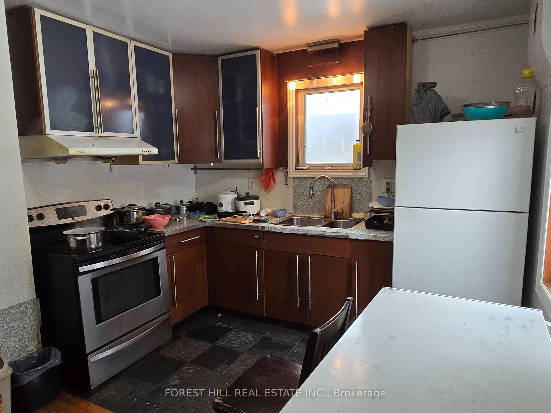 Photo 5 of 10 Bryant Avenue, Toronto, Crescent Town — HOMEH