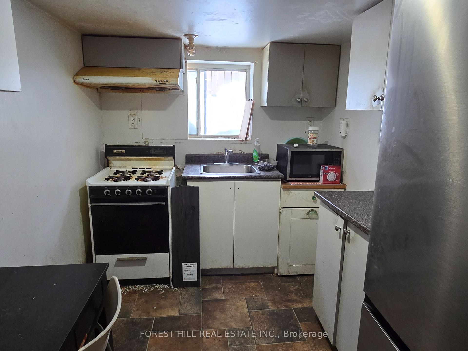 Photo 10 of 10 Bryant Avenue, Toronto, Crescent Town — HOMEH