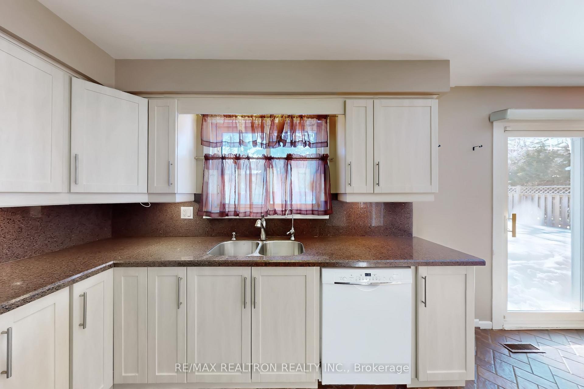 Photo 9 of 25 Roman Road, Markham, German Mills — HOMEH
