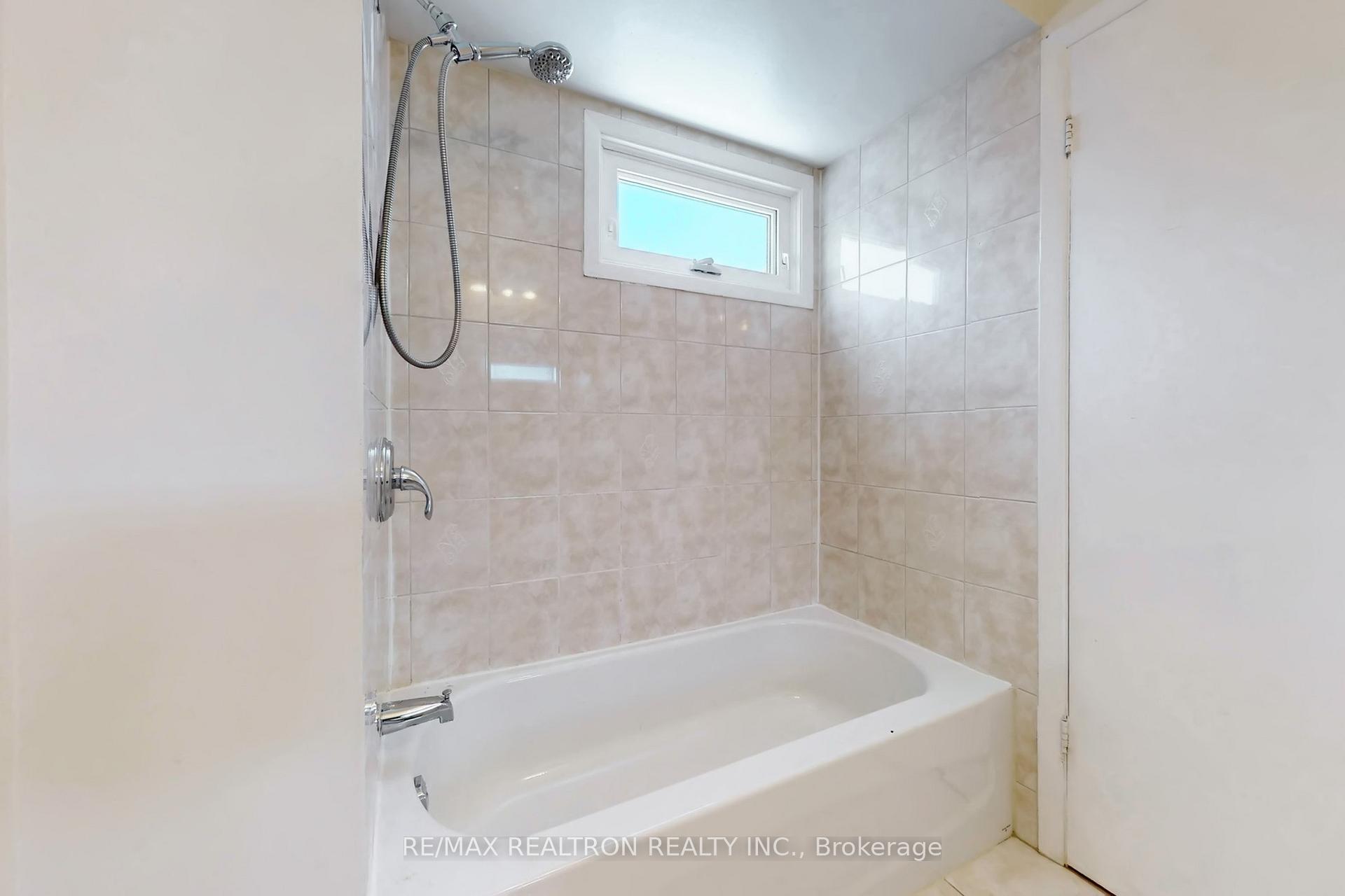 Photo 11 of 25 Roman Road, Markham, German Mills — HOMEH