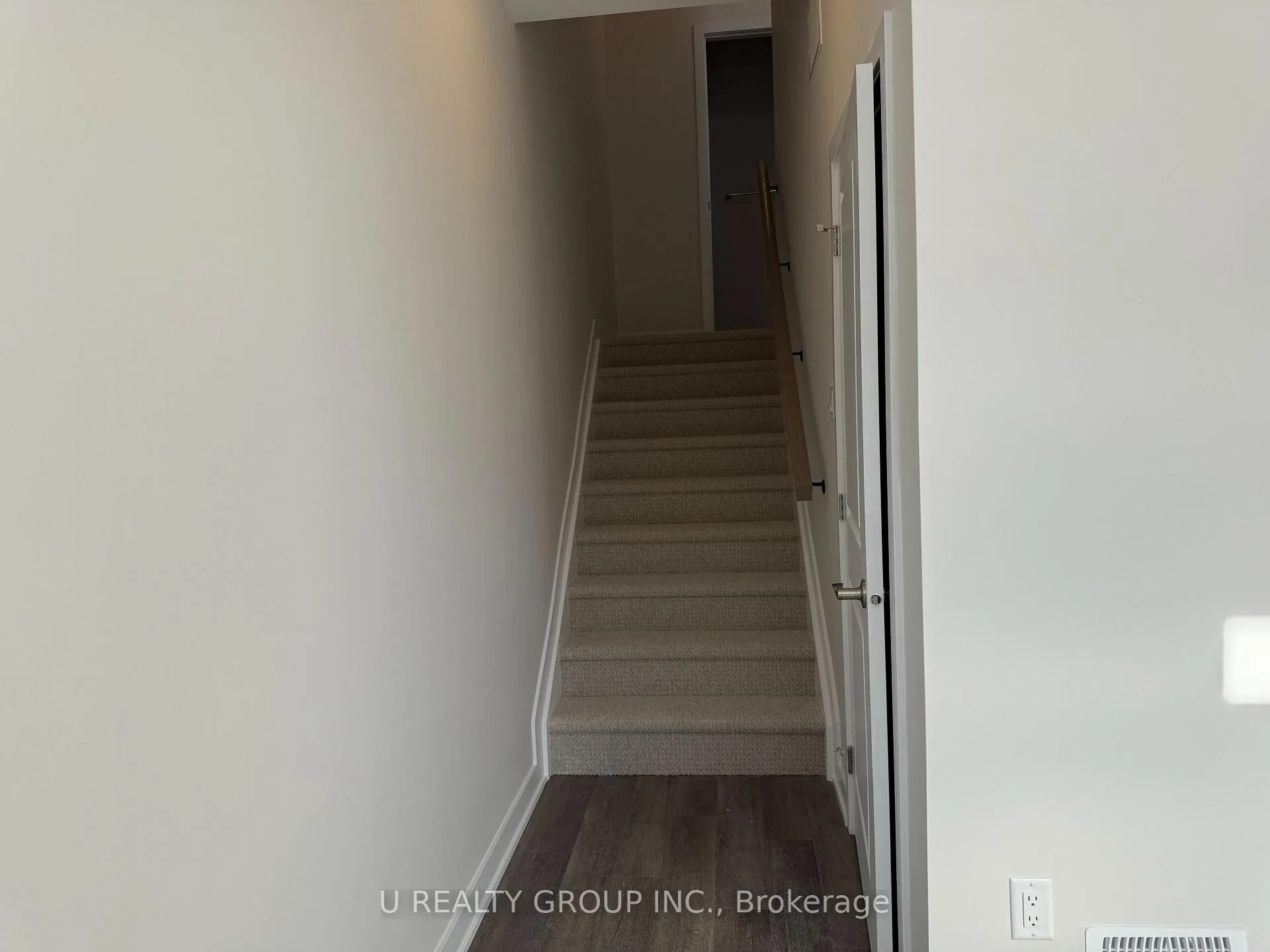 Photo 3 of 646 Corporal Private, Ottawa, Blossom Park/Kemp Park/Findlay Creek — HOMEH