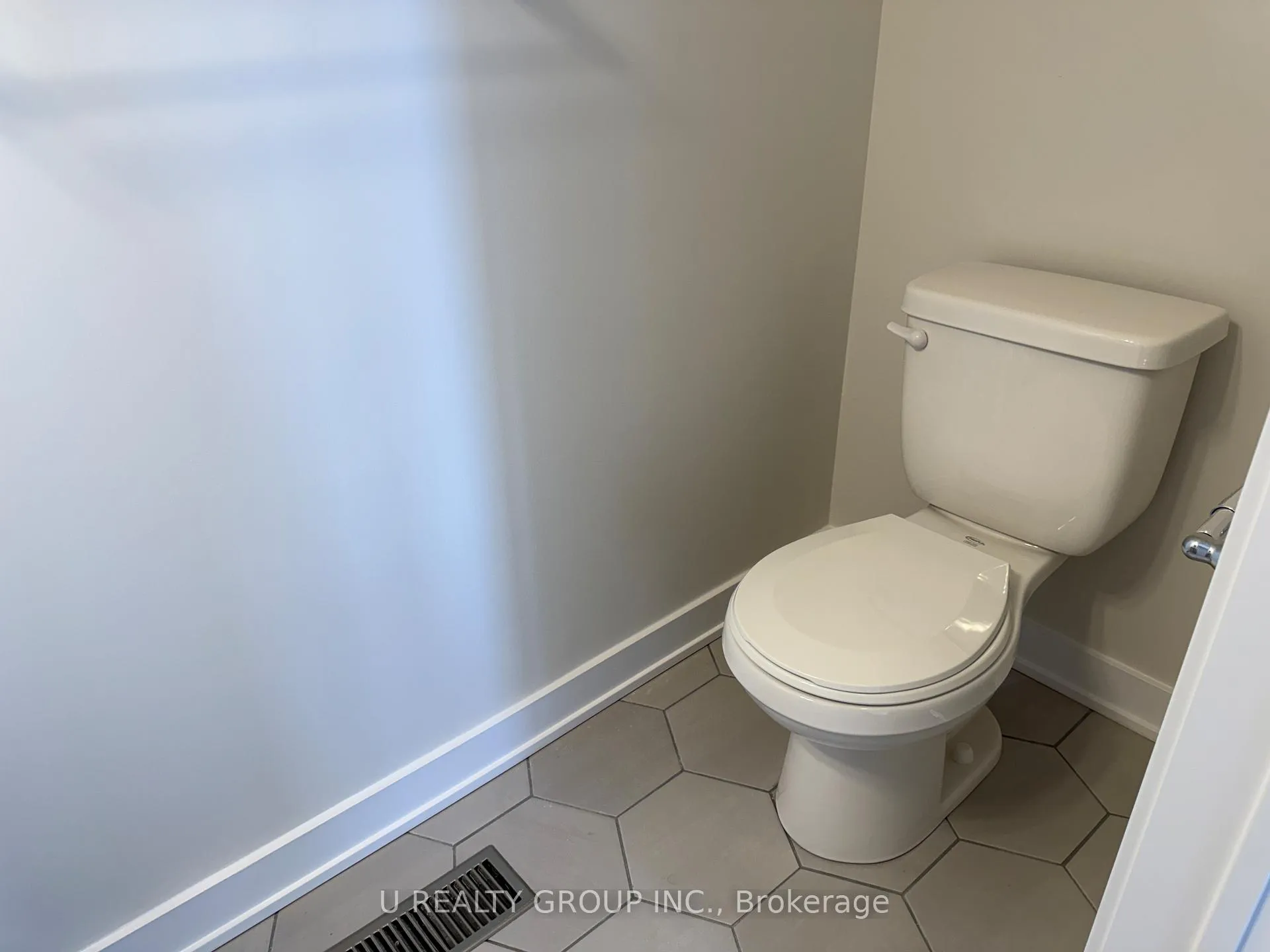 Photo 5 of 646 Corporal Private, Ottawa, Blossom Park/Kemp Park/Findlay Creek — HOMEH