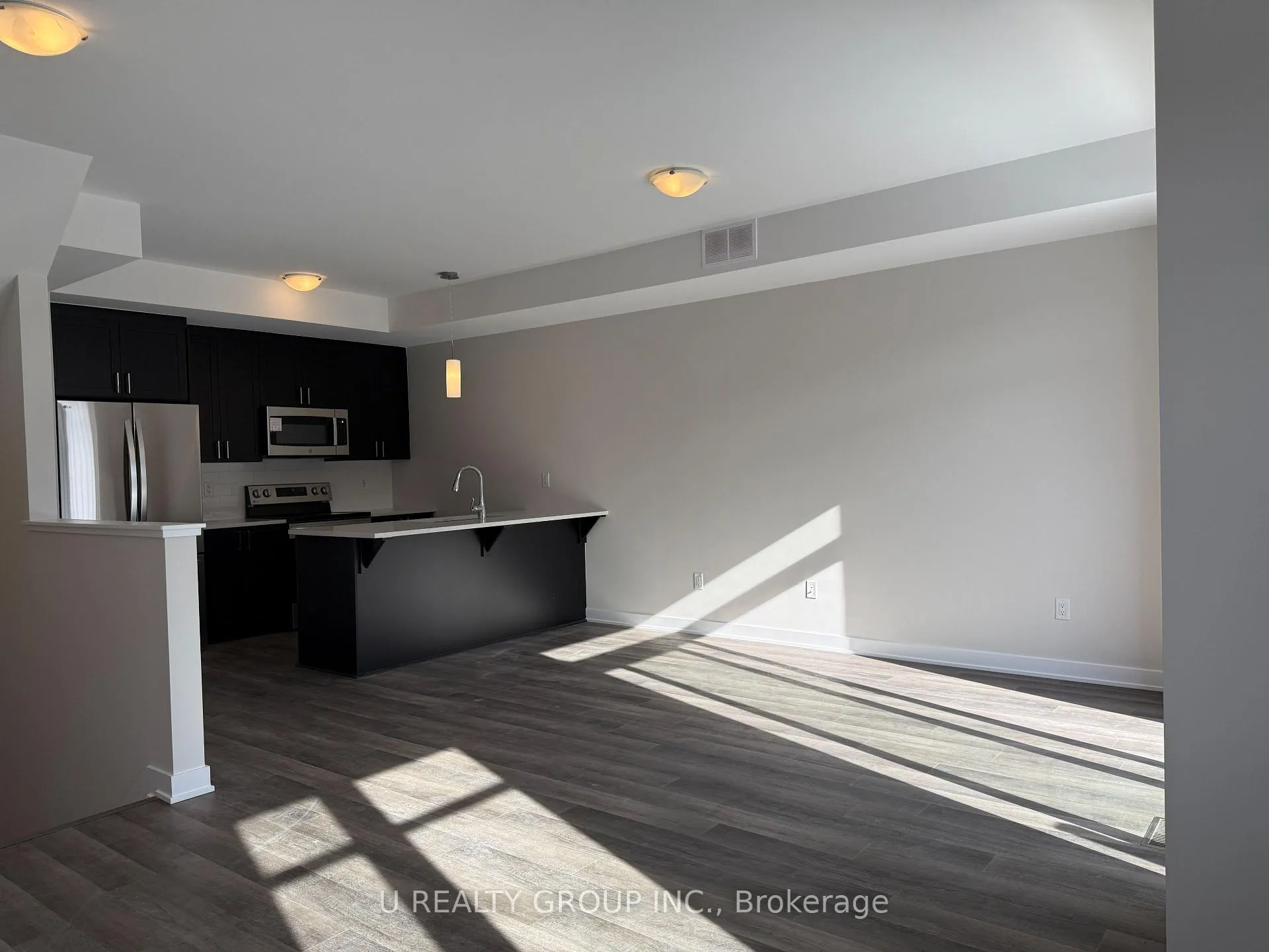 Photo 13 of 646 Corporal Private, Ottawa, Blossom Park/Kemp Park/Findlay Creek — HOMEH