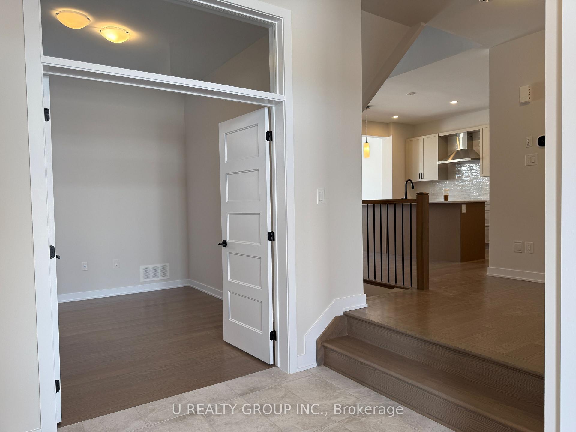 Photo 3 of 210 Ginebik Way, Ottawa, Blossom Park/Kemp Park/Findlay Creek — HOMEH