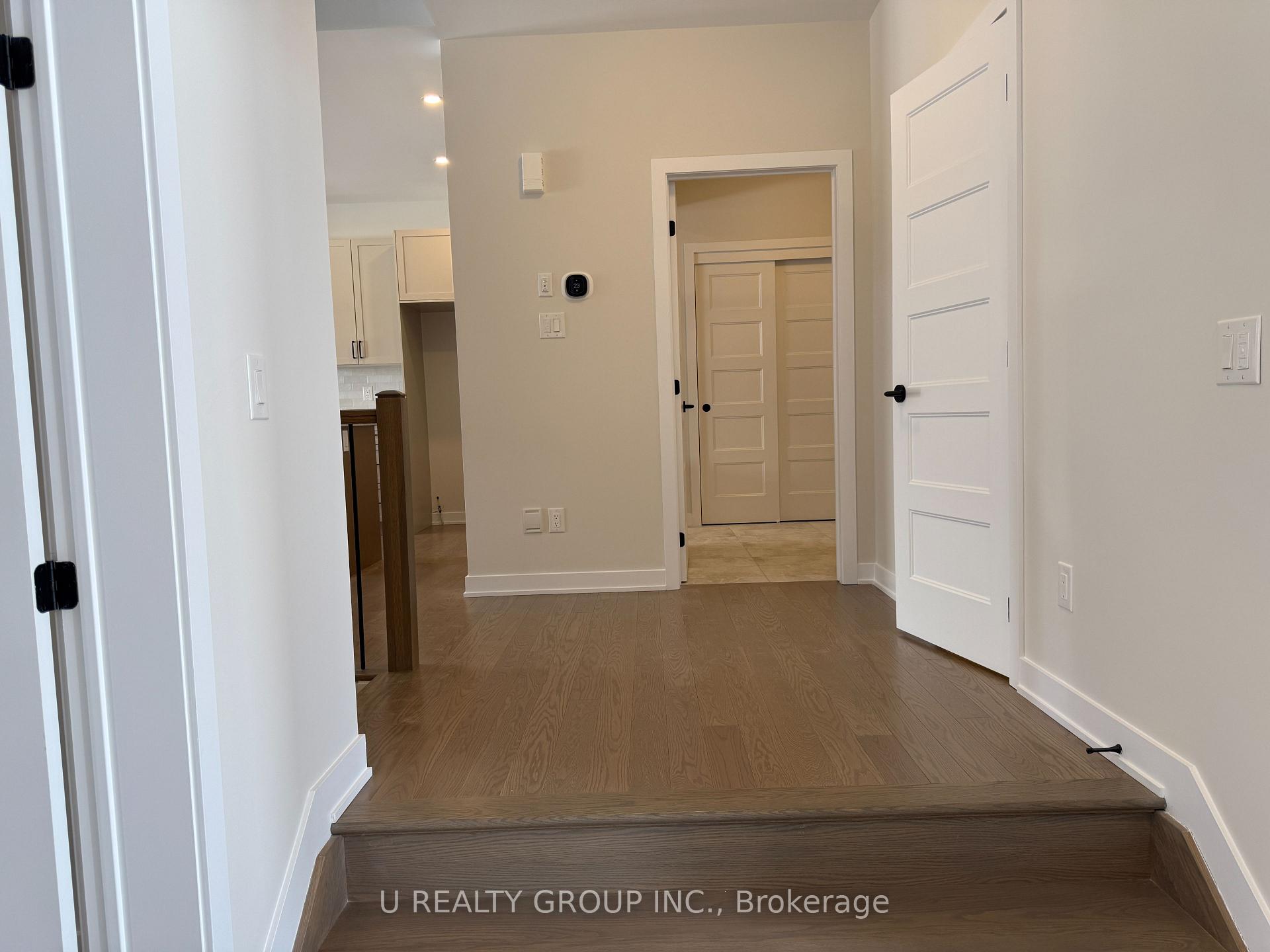 Photo 8 of 210 Ginebik Way, Ottawa, Blossom Park/Kemp Park/Findlay Creek — HOMEH