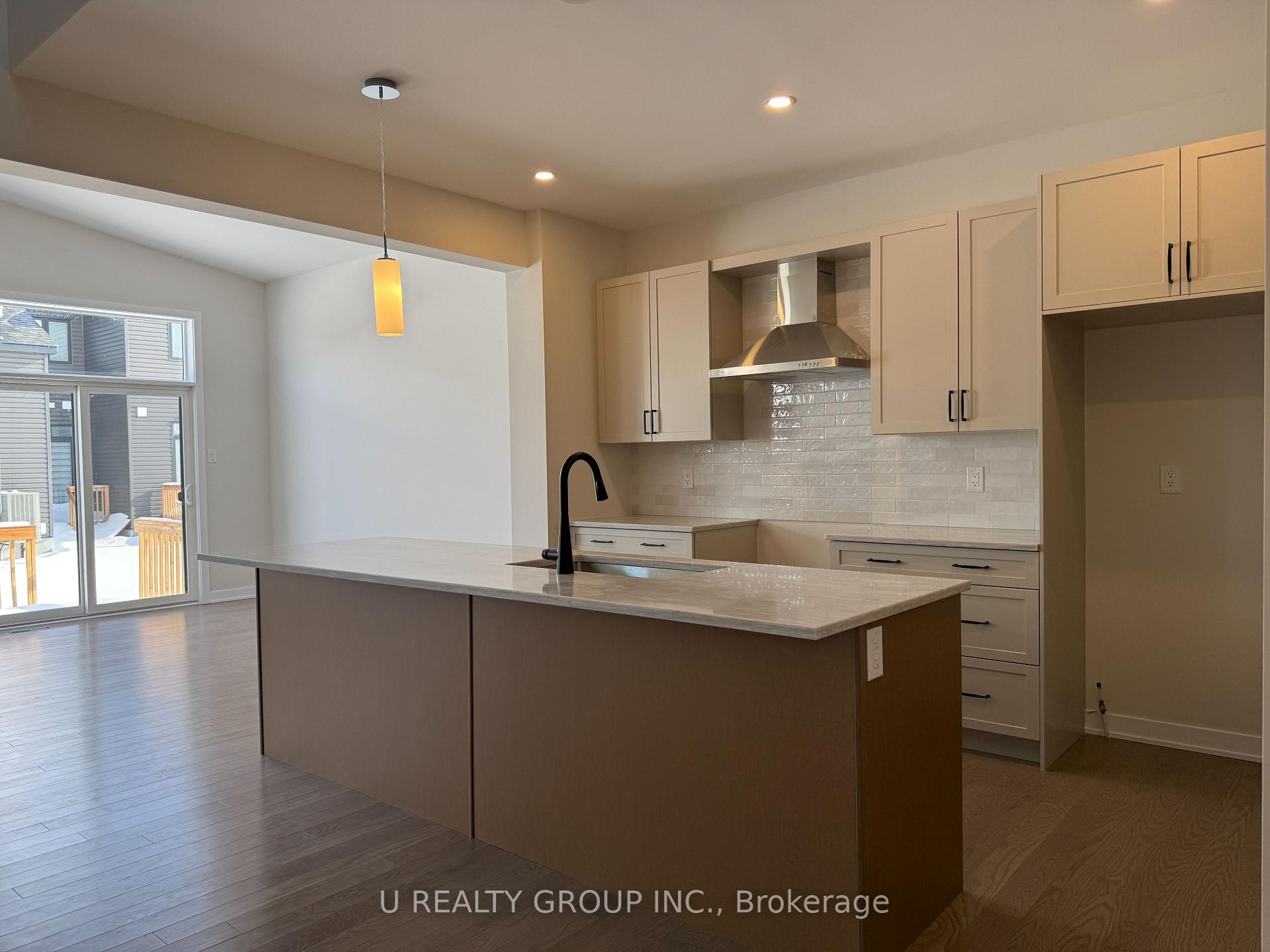 Photo 6 of 210 Ginebik Way, Ottawa, Blossom Park/Kemp Park/Findlay Creek — HOMEH