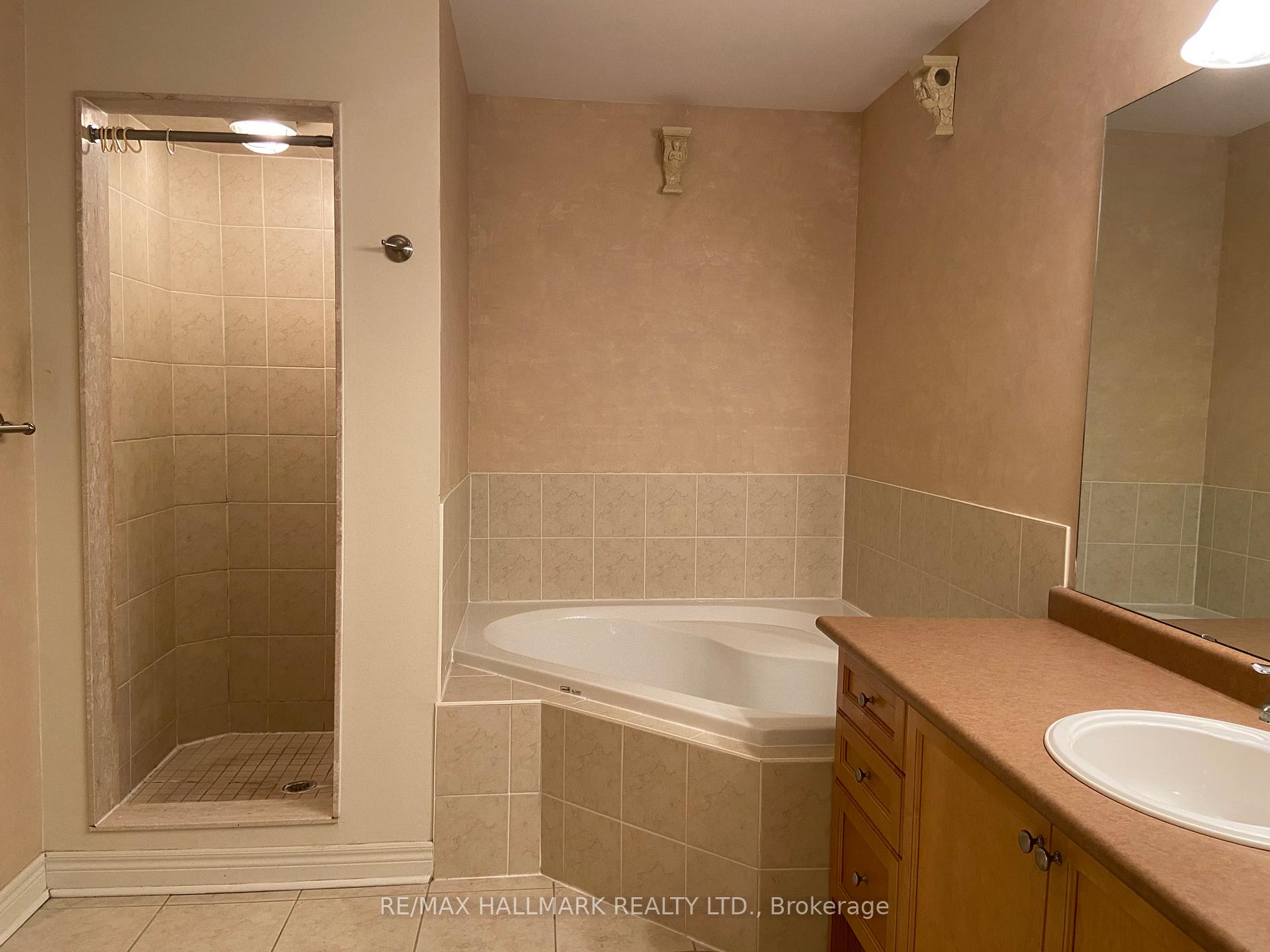 Photo 4 of 56 Destino Crescent, Vaughan, Vellore Village — HOMEH