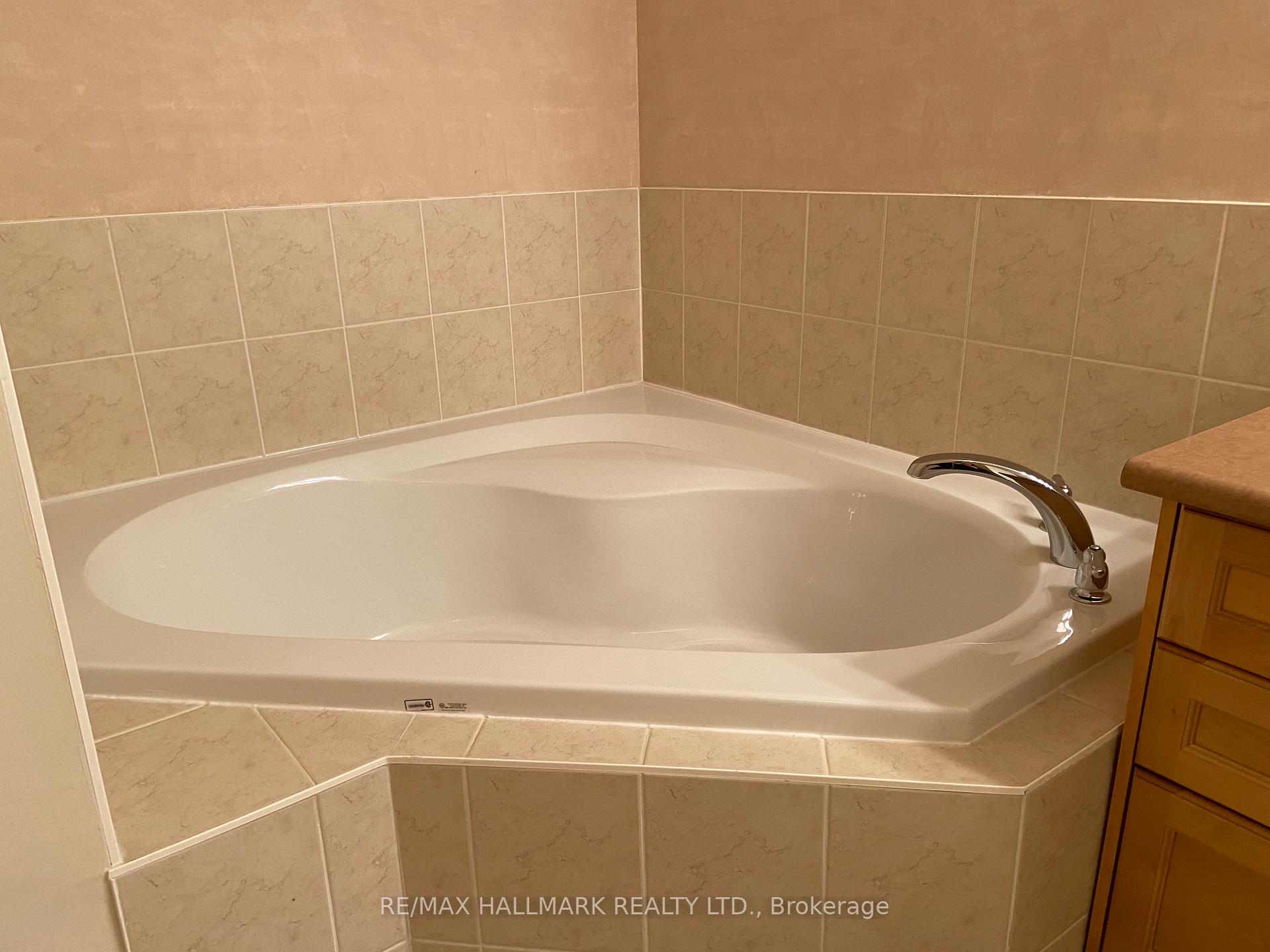 Photo 2 of 56 Destino Crescent, Vaughan, Vellore Village — HOMEH