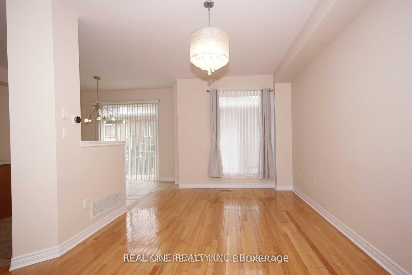 Photo 4 of 116 Mistywood Crescent, Vaughan, Patterson — HOMEH