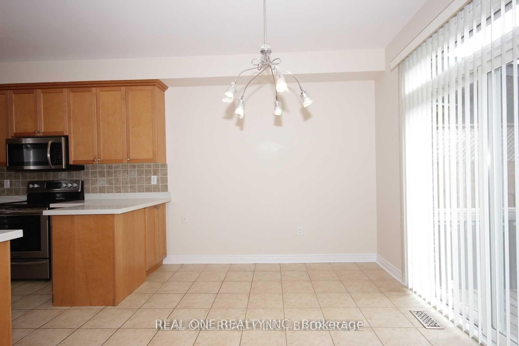 Photo 6 of 116 Mistywood Crescent, Vaughan, Patterson — HOMEH