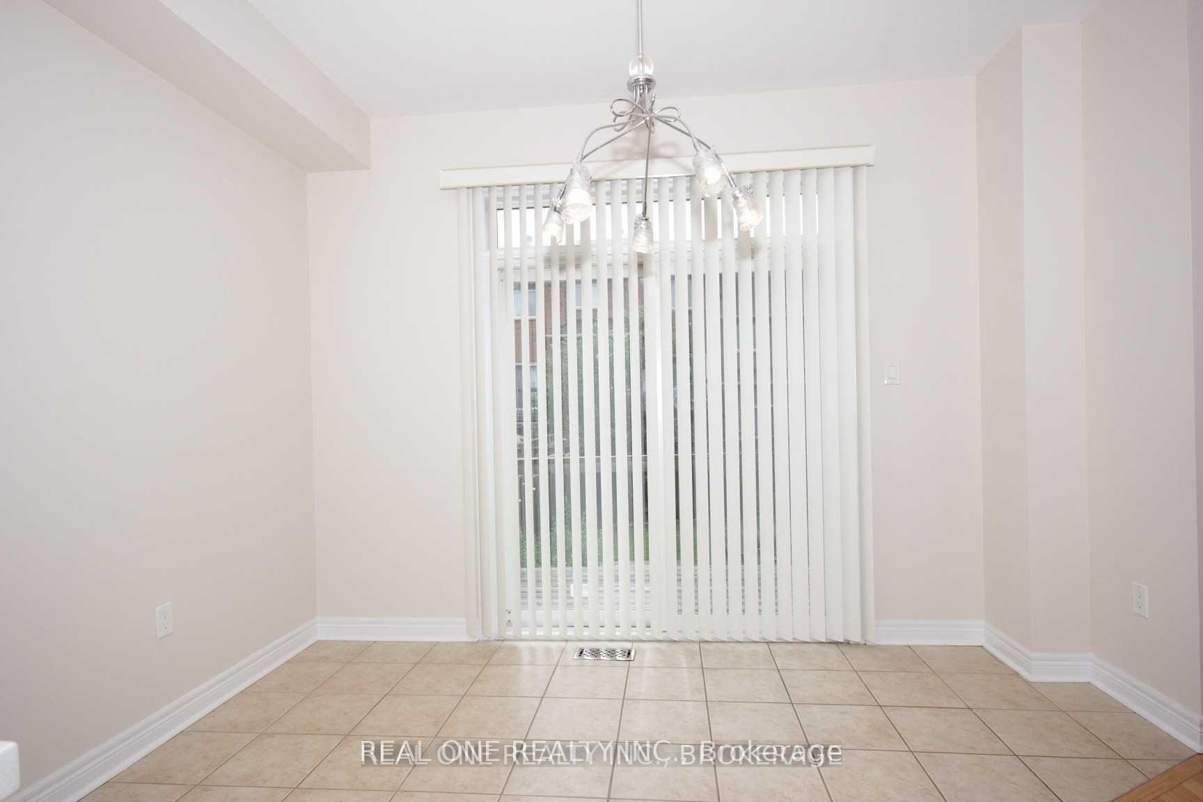 Photo 7 of 116 Mistywood Crescent, Vaughan, Patterson — HOMEH