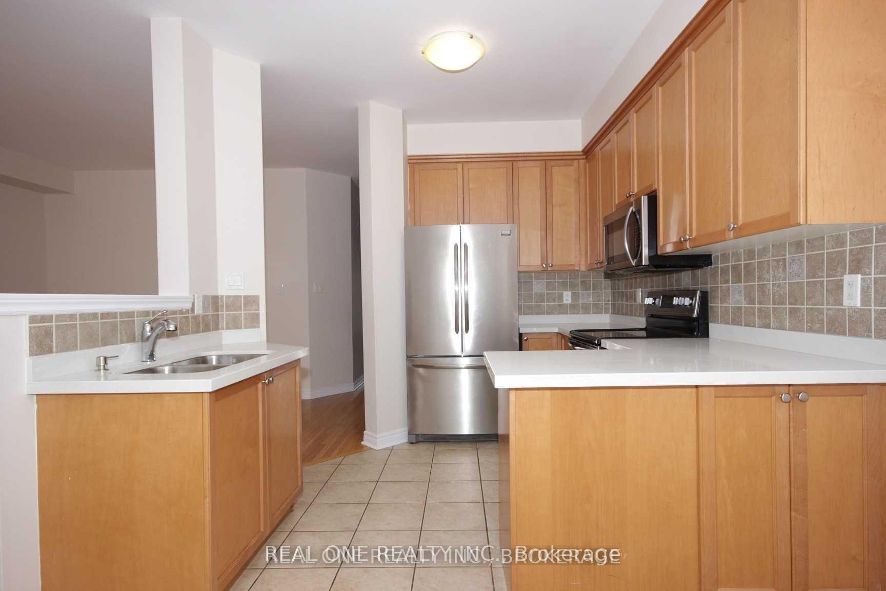 Photo 8 of 116 Mistywood Crescent, Vaughan, Patterson — HOMEH