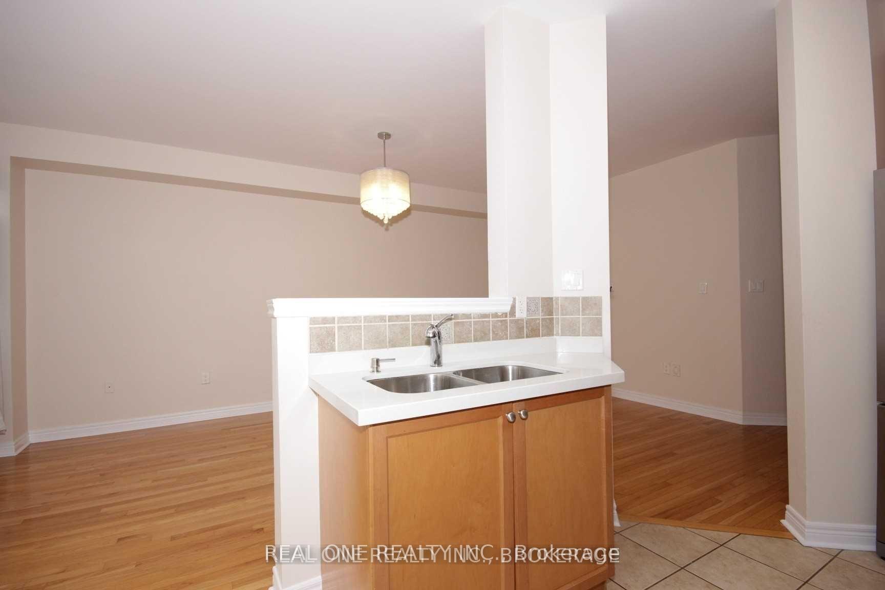 Photo 9 of 116 Mistywood Crescent, Vaughan, Patterson — HOMEH