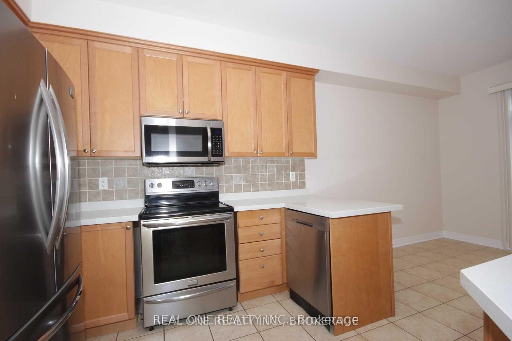 Photo 10 of 116 Mistywood Crescent, Vaughan, Patterson — HOMEH