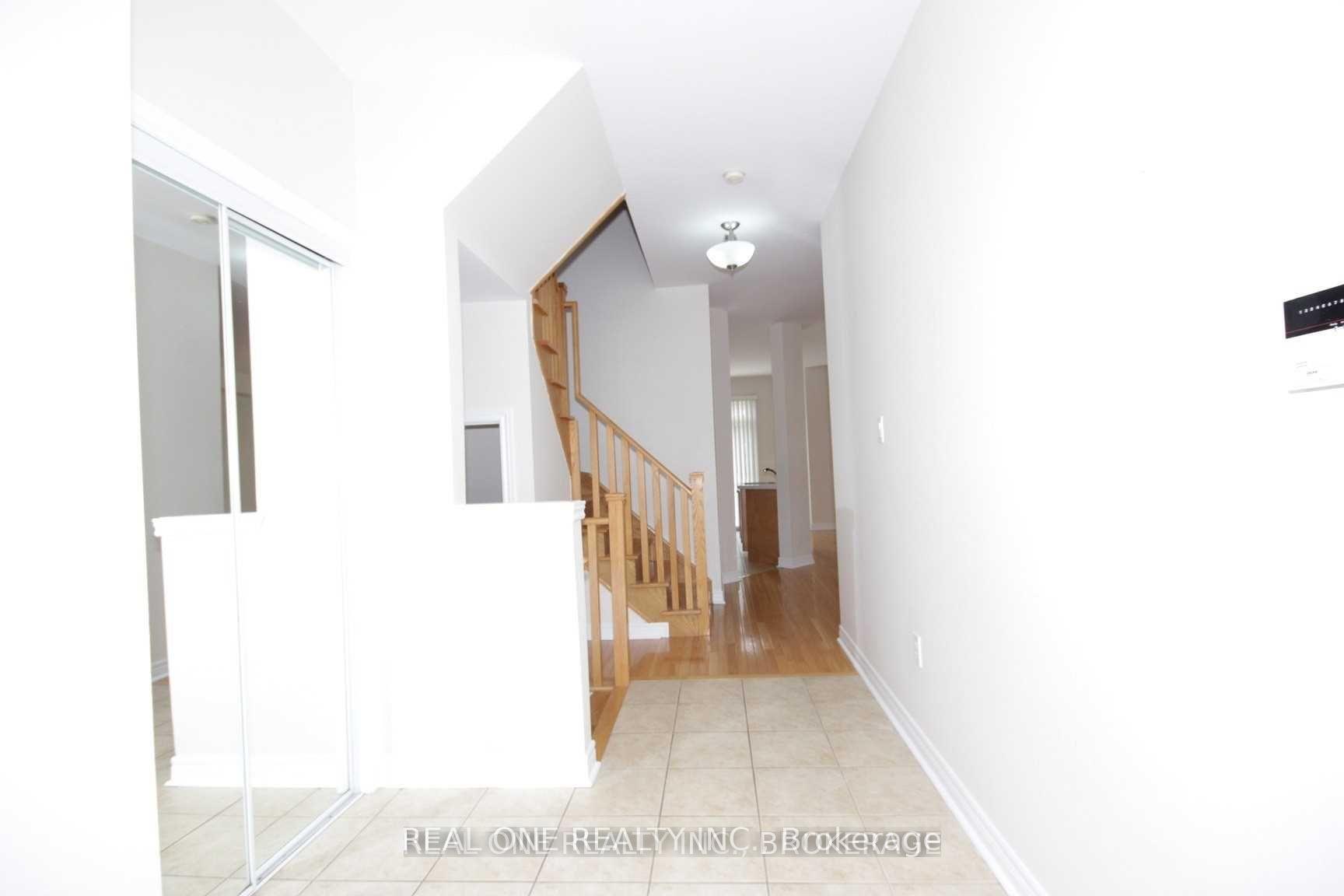 Photo 11 of 116 Mistywood Crescent, Vaughan, Patterson — HOMEH