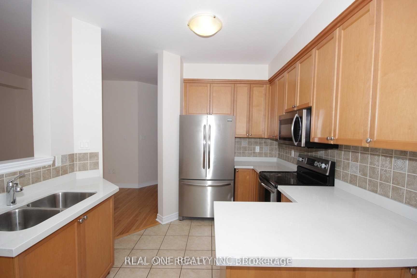 Photo 14 of 116 Mistywood Crescent, Vaughan, Patterson — HOMEH