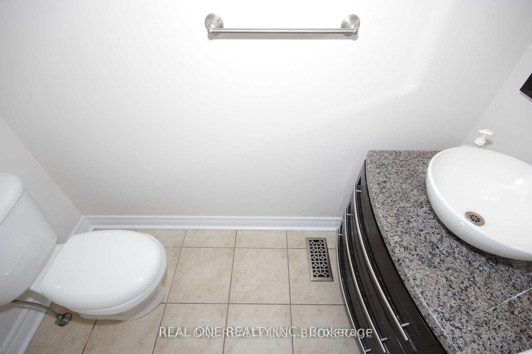 Photo 13 of 116 Mistywood Crescent, Vaughan, Patterson — HOMEH