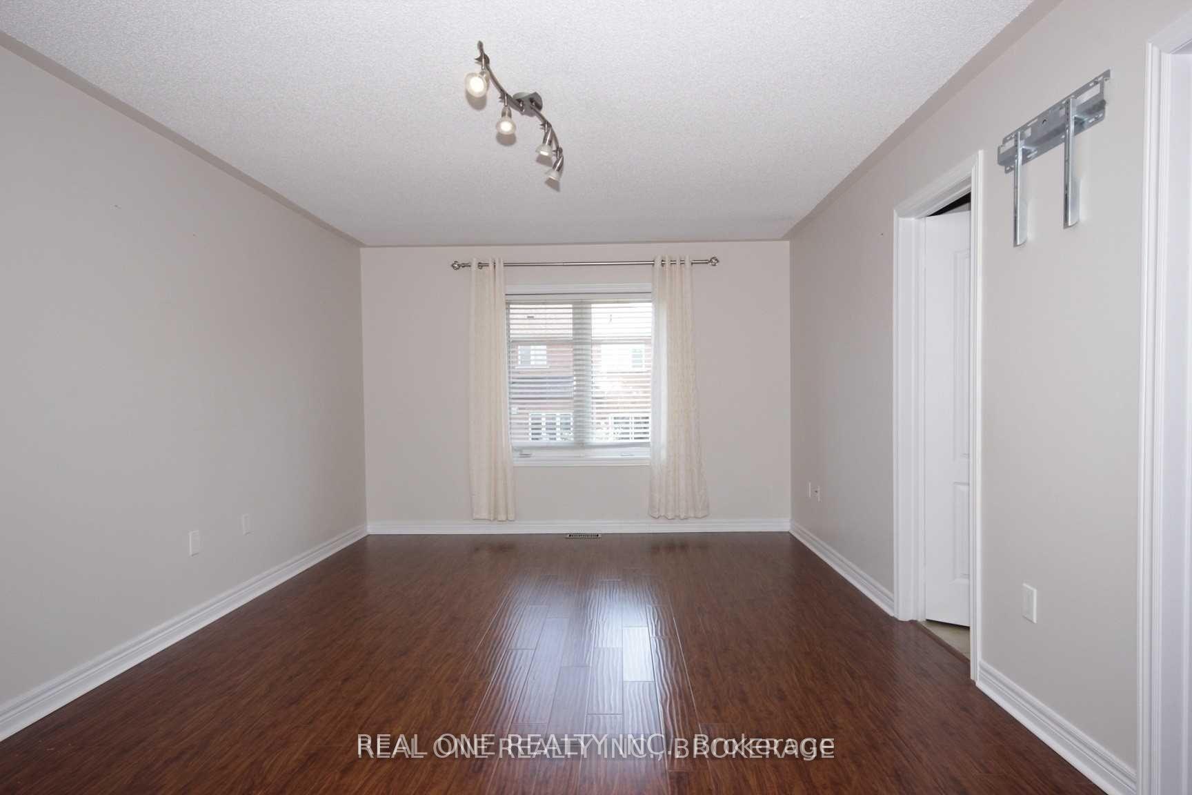 Photo 17 of 116 Mistywood Crescent, Vaughan, Patterson — HOMEH