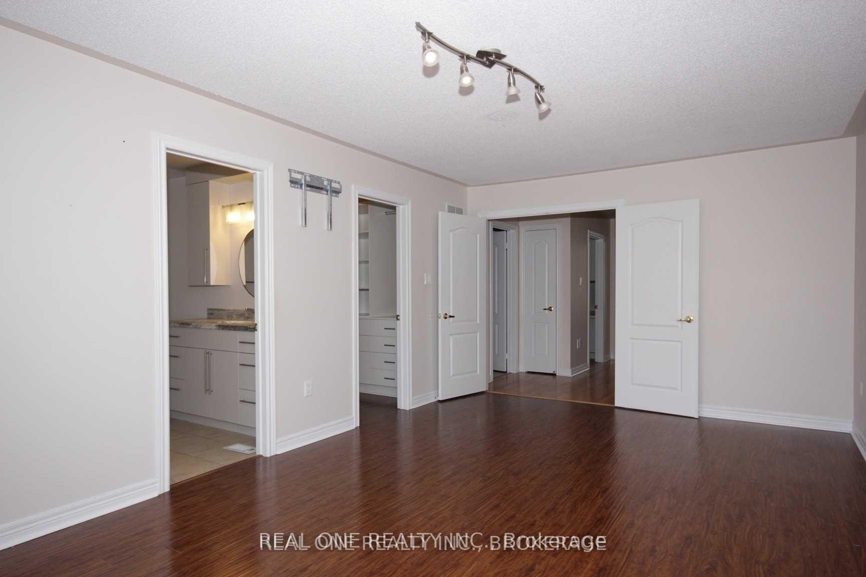 Photo 18 of 116 Mistywood Crescent, Vaughan, Patterson — HOMEH