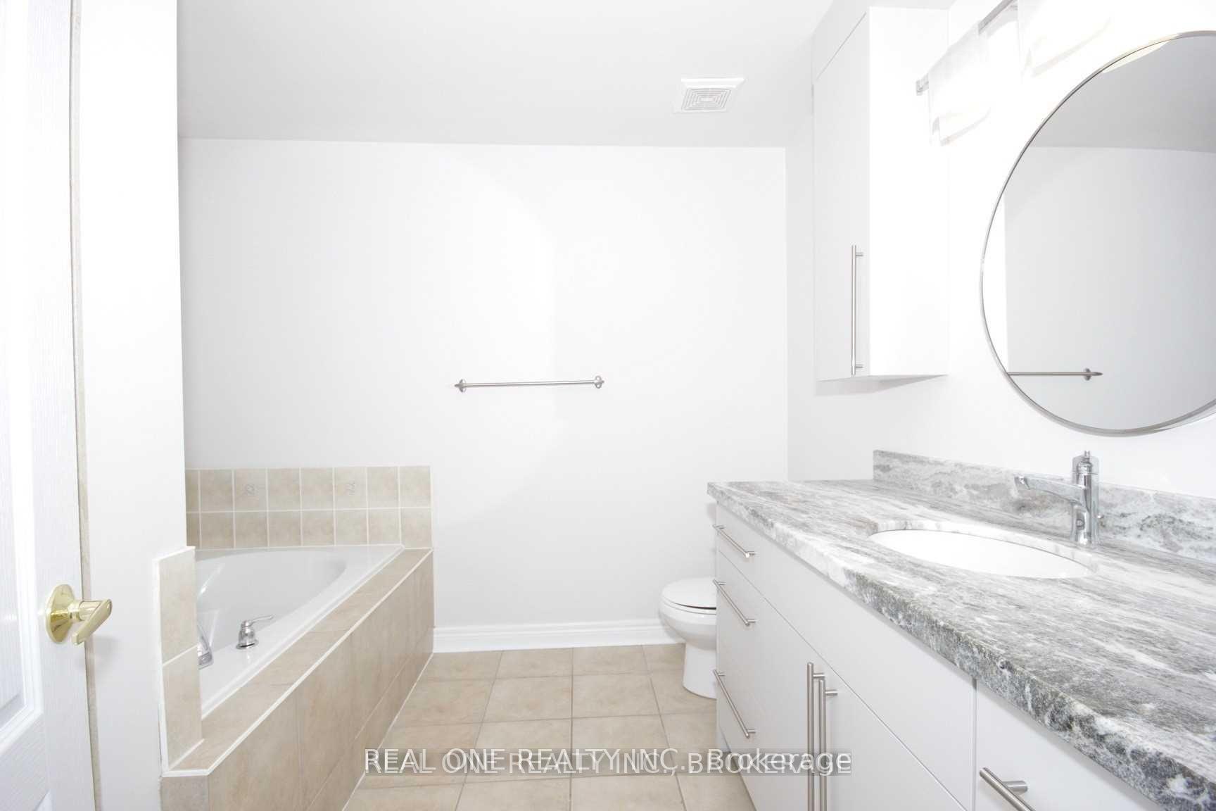 Photo 16 of 116 Mistywood Crescent, Vaughan, Patterson — HOMEH