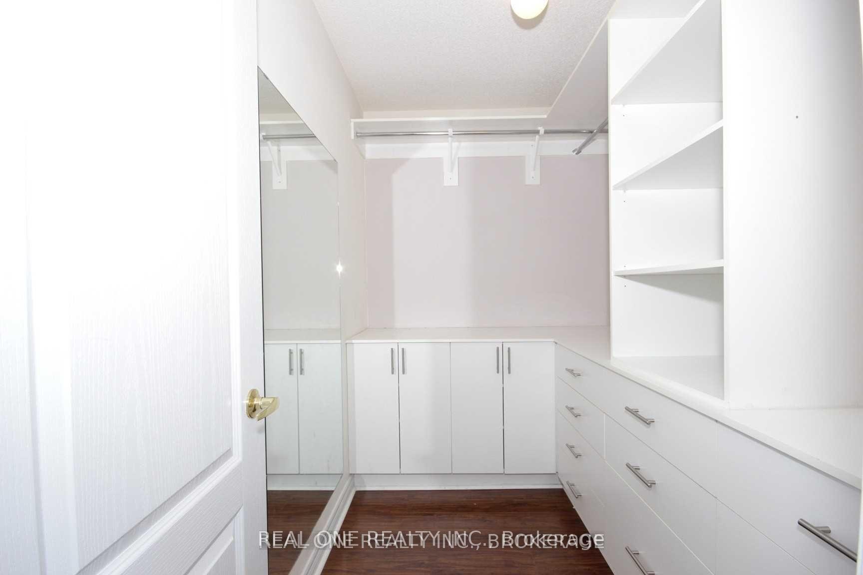 Photo 15 of 116 Mistywood Crescent, Vaughan, Patterson — HOMEH