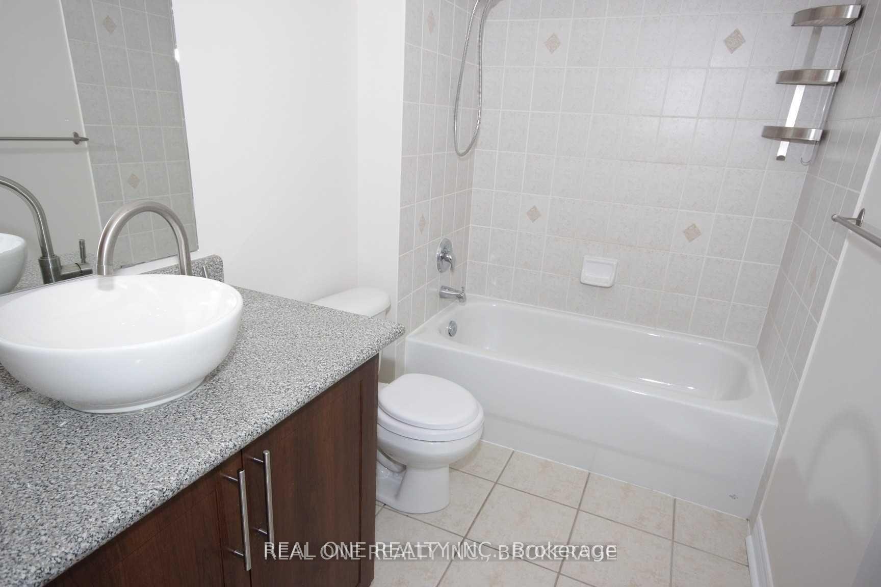 Photo 27 of 116 Mistywood Crescent, Vaughan, Patterson — HOMEH
