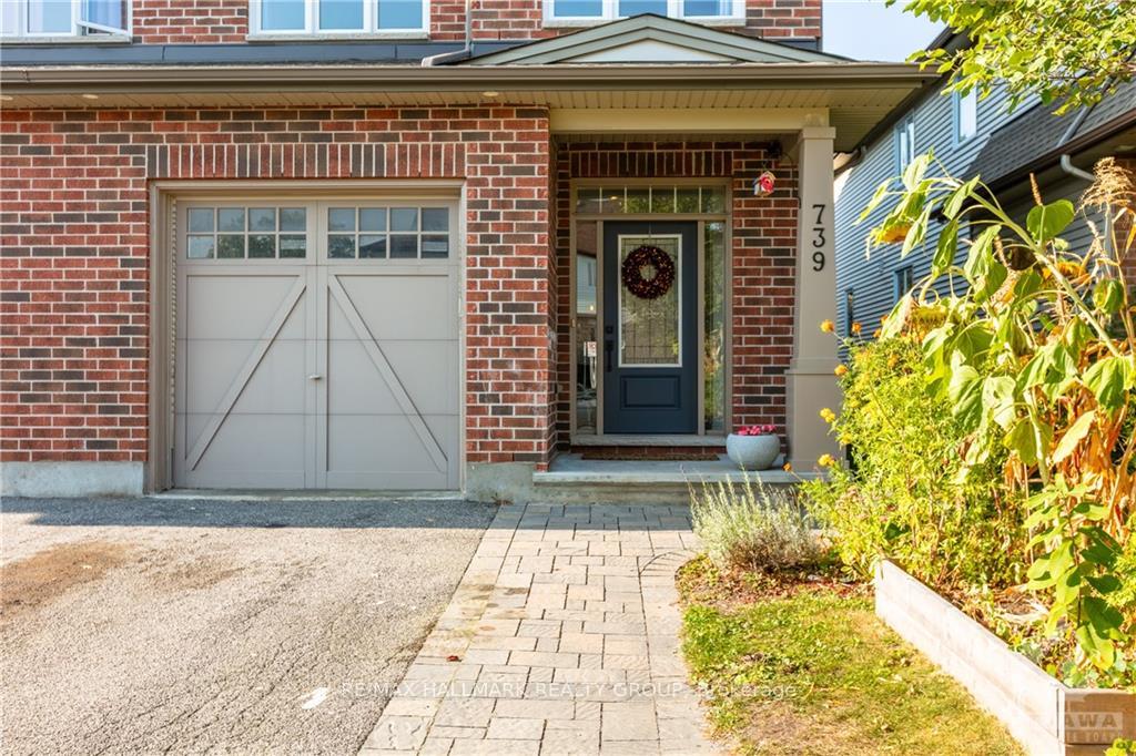 Front of 739 White Alder Avenue