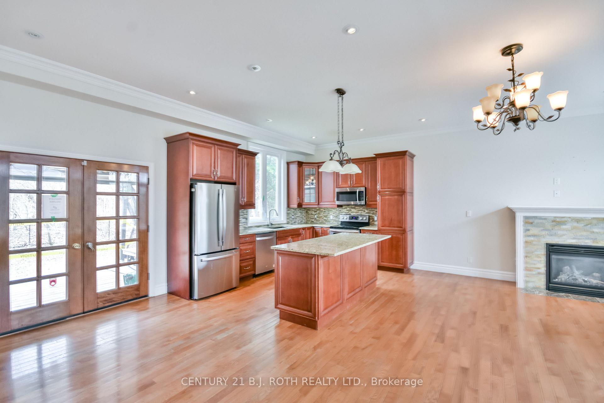 Photo 4 of 16 Gray Lane, Barrie, South Shore — HOMEH
