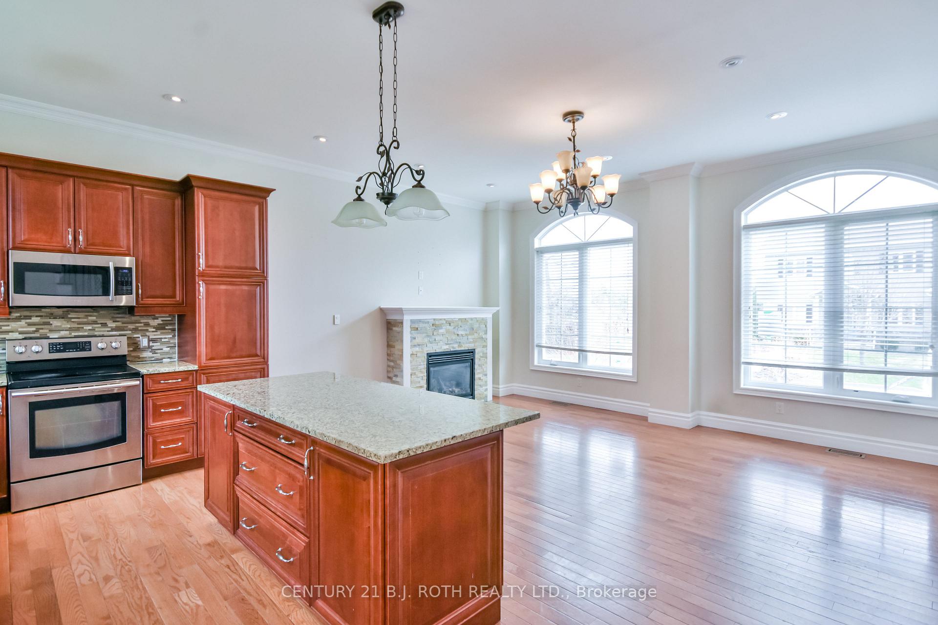 Photo 8 of 16 Gray Lane, Barrie, South Shore — HOMEH