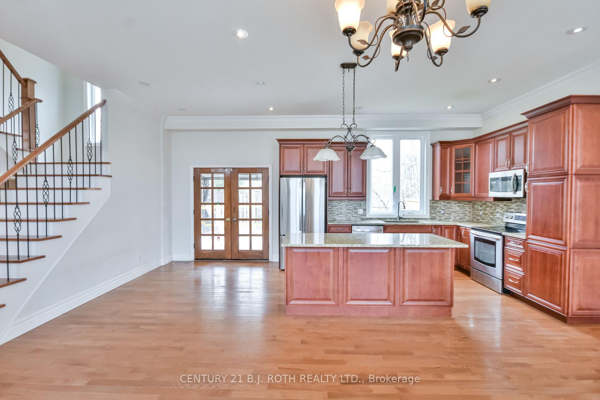 Photo 10 of 16 Gray Lane, Barrie, South Shore — HOMEH
