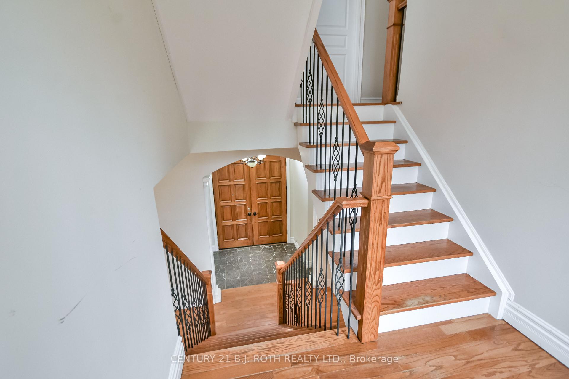 Photo 17 of 16 Gray Lane, Barrie, South Shore — HOMEH