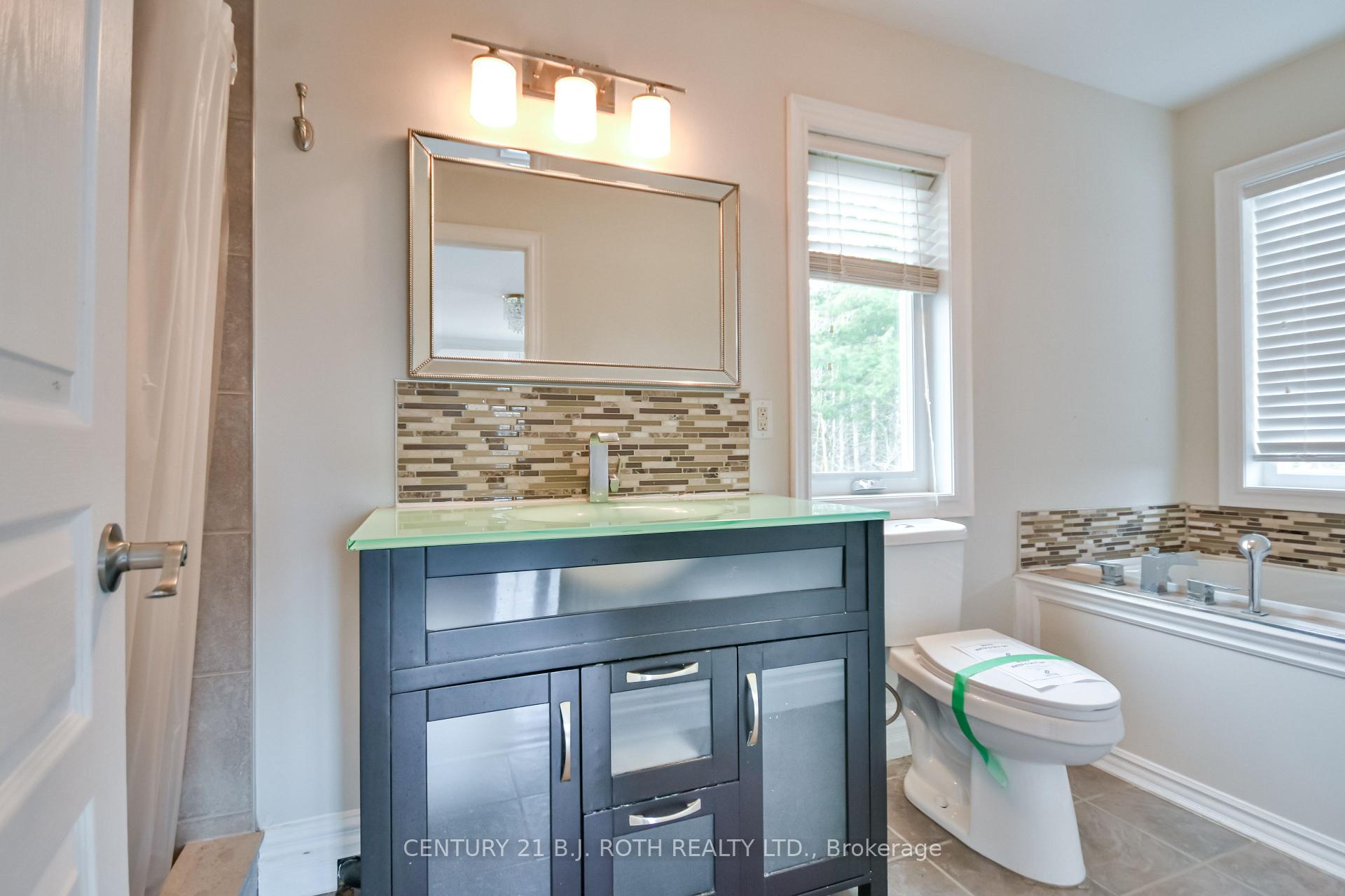 Photo 15 of 16 Gray Lane, Barrie, South Shore — HOMEH